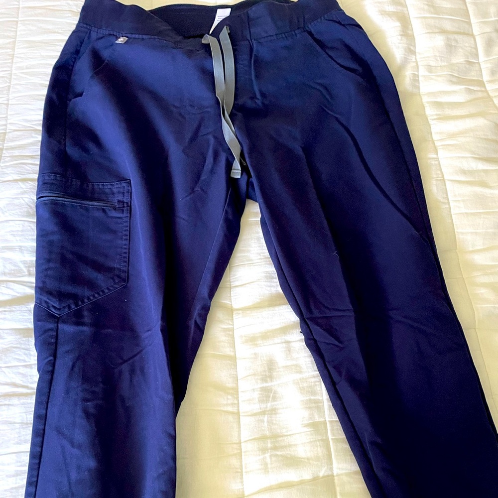 FIGS navy blue jogger style pants. EUC